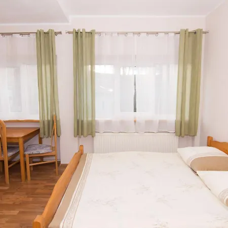 Pensionat Nova - Centrum 3*